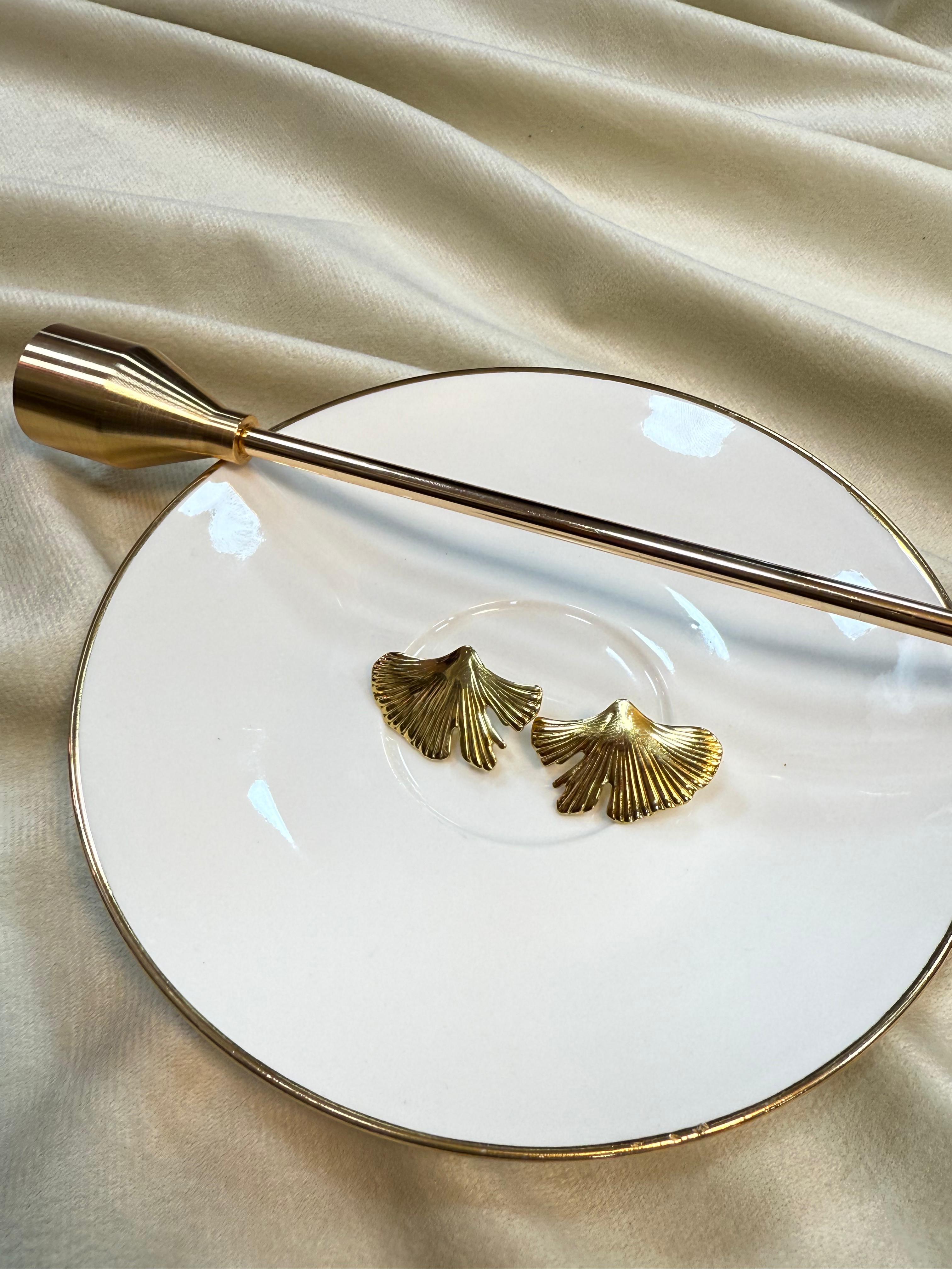 Golden petal Earrings